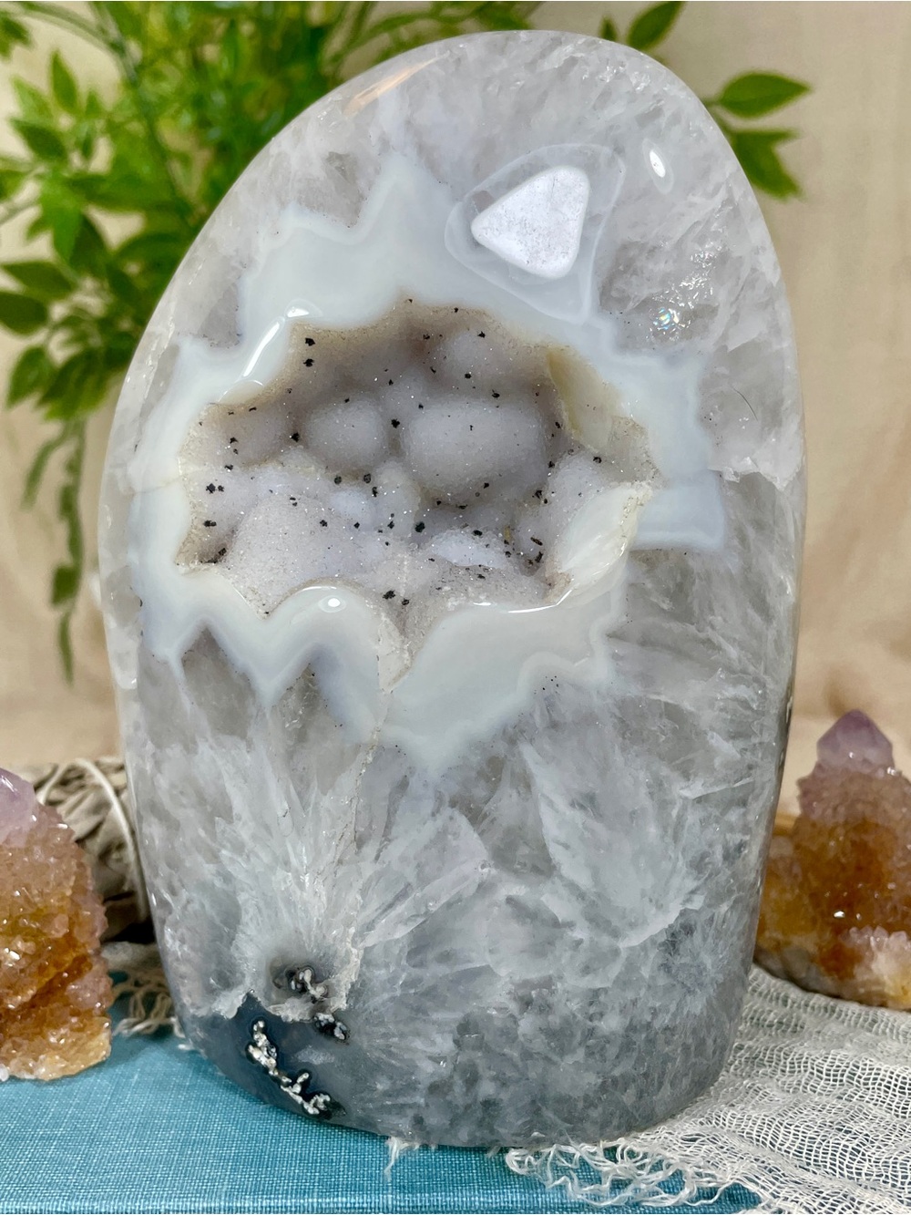 !!! NEW !!! 1549 Large Quartz and Agate Mountain with Druzy Cave